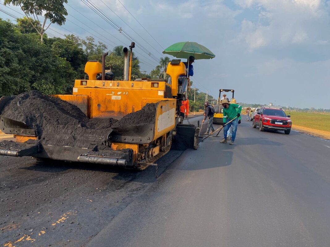 deracre-trabalha-na-restauracao-do-segundo-trecho-da-ac-405-em-cruzeiro-do-sul