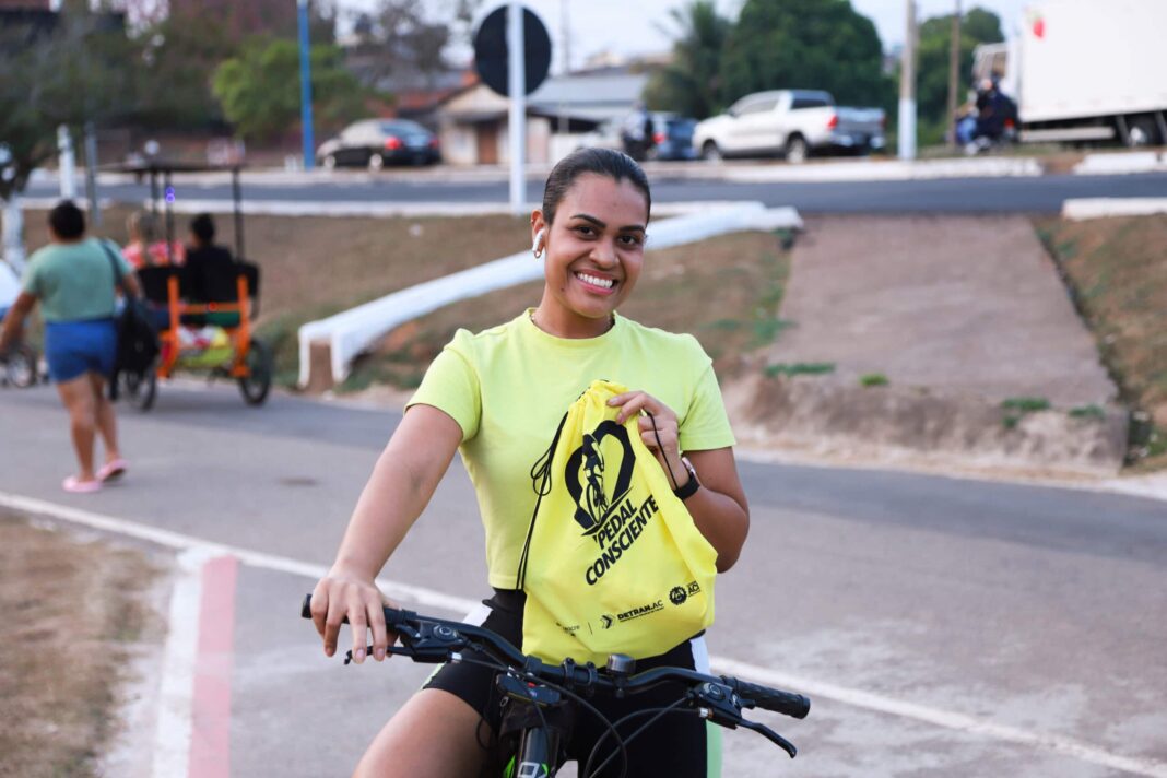 no-dia-nacional-do-ciclista,-detran-realiza-acao-educativa-no-parque-ipe