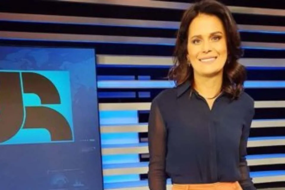 2390 video apresentadora passa mal ao vivo e abandona telejornal da band