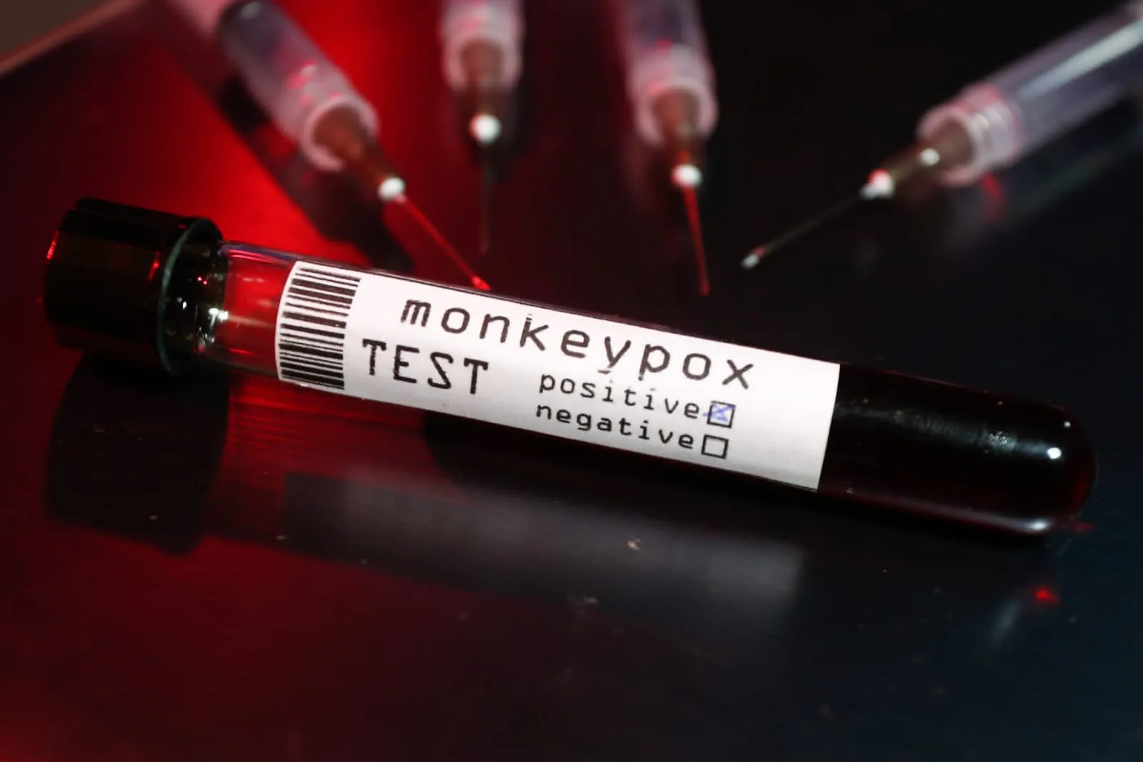 2824 europa registra 100 casos diarios de mpox e oms pede acao global