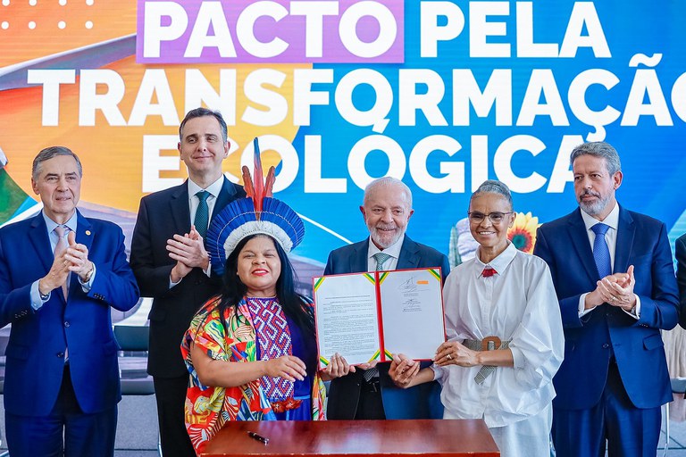 presidente-lula-assina-pacto-pela-transformacao-ecologica-entre-os-tres-poderes