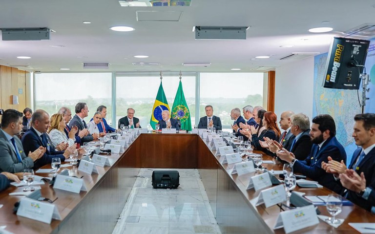 em-reuniao-com-lula,-setor-de-papel-e-celulose-anuncia-r$-105-bilhoes-em-investimentos-ate-2028