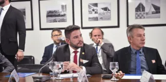 Governador Gladson Cameli pede apoio do governo federal para intensificar combate às queimadas no Acre 3372 governador gladson cameli pede apoio do governo federal para intensificar combate as queim66c6a1f7ab699