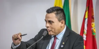 Deputado Gilberto Lira nega envolvimento em polêmica e questiona veracidade de acusações contra o prefeito de Sena Madureira 3384 deputado gilberto lira nega envolvimento em polemica e questiona veracidade de acusacoes c66c6da42e8334