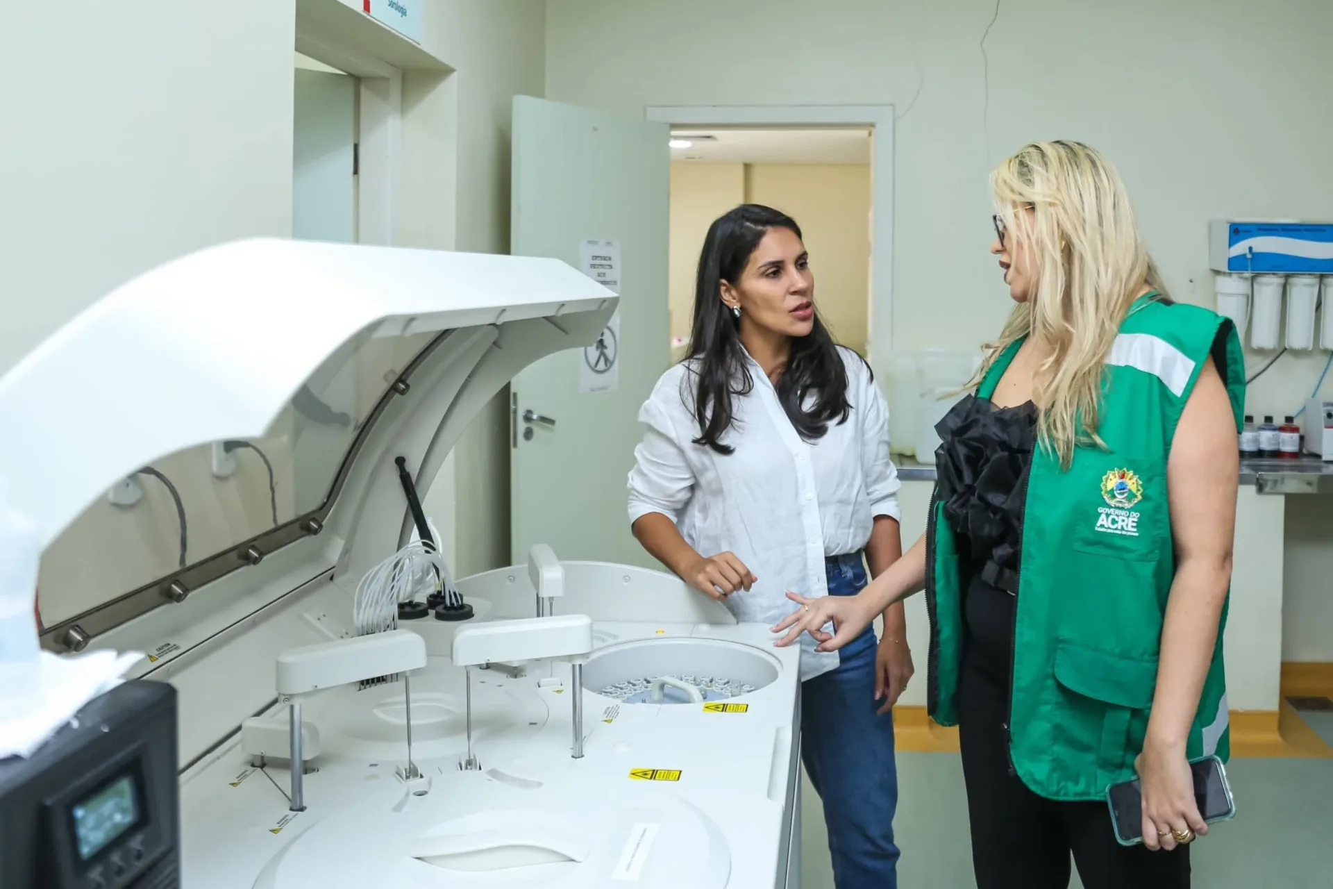 3423 governo entrega novo equipamento para exames na maternidade do jurua