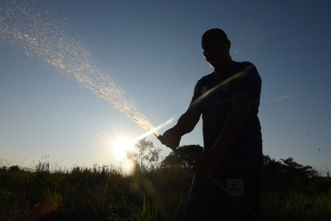 saneacre-reforca-abastecimento-de-agua-em-bairro-de-xapuri,-com-melhoria-na-pressao-de-distribuicao