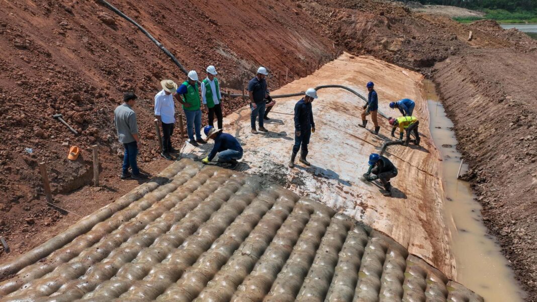 secretaria-de-obras-avanca-na-futura-orla-do-quinze-com-inicio-da-etapa-de-concretagem