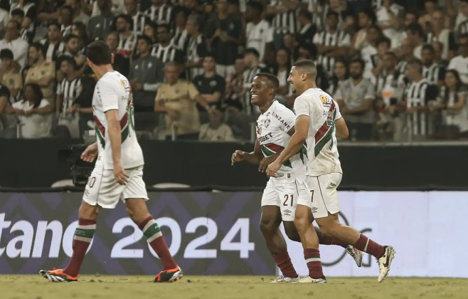 fluminense-bate-atletico-mg-no-mineirao-para-dormir-fora-do-z4