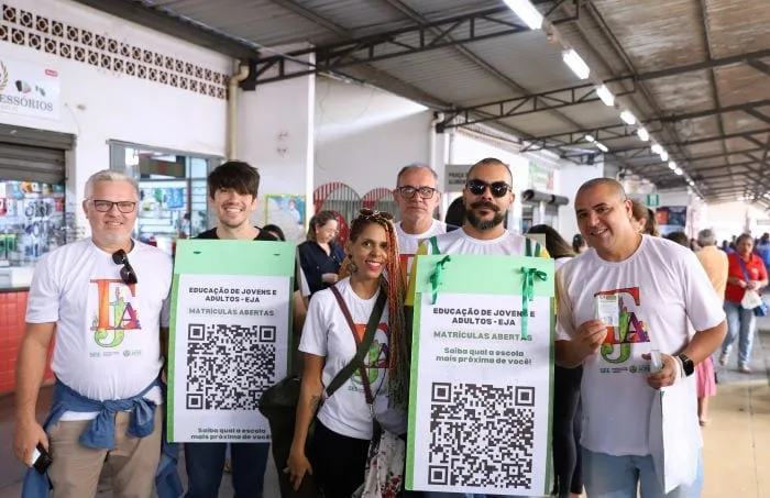 3992 educacao de jovens e adultos realiza acao para matricula de alunos no terminal urbano de r66cce517060b5