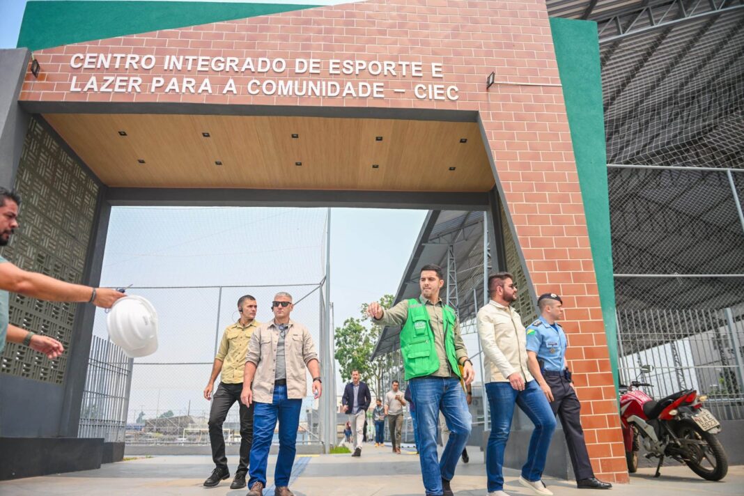 avancando-na-infraestrutura-do-acre,-governador-gladson-cameli-inspeciona-obras-de-centro-de-lazer-e-novo-predio-do-procon-em-rio-branco