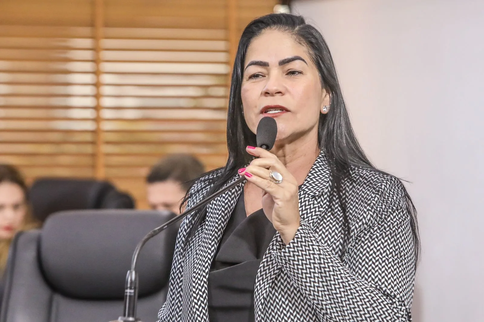 4443 maria antonia elogia acao da policia civil e faz apelo por melhorias na saude em rodrigues alves