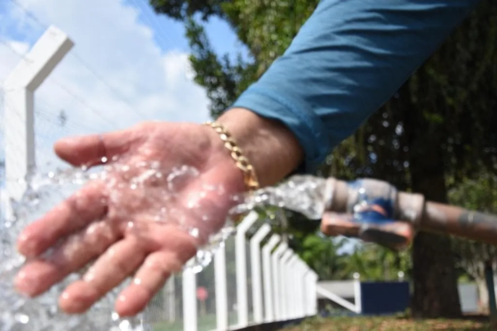 4475 com o apoio do governo prefeitura amplia rede de agua para comunidade rural em cruzeiro do sul