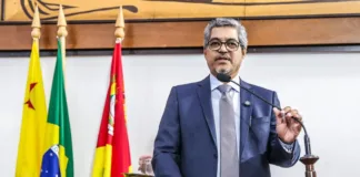 Durante homenagem a Eva Evangelista na Aleac, Edvaldo Magalhães destaca legado e admiração por sua trajetória na magistratura 4664 durante homenagem a eva evangelista na aleac edvaldo magalhaes destaca legado e admiracao 66d166433f2bd