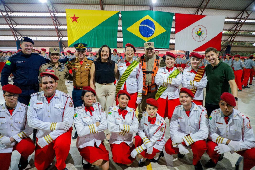 vice-governadora-mailza-assis-condecora-alunos-do-colegio-militar-dom-pedro-ii-por-excelencia-academica