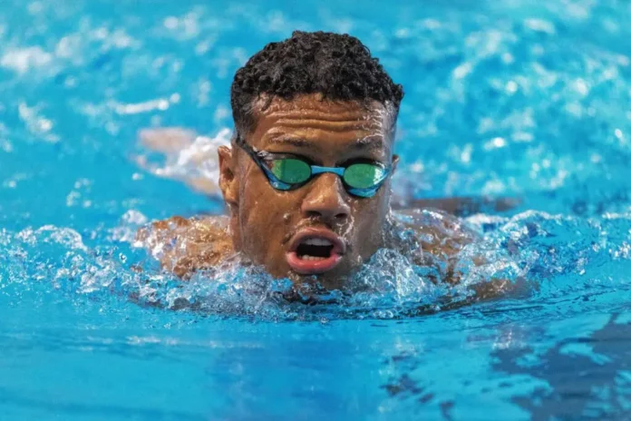 Gabriel Araújo nada durante primeiro treino da Seleção Brasileira de natação em Troyes | Foto- Alessandra Cabral:CPB