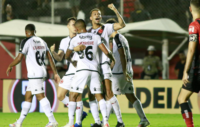 vasco-bate-o-vitoria-fora-de-casa-e-segue-embalado-no-brasileirao