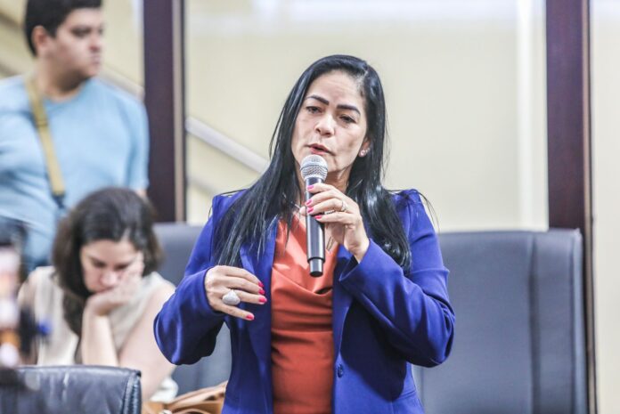 maria-antonia-destaca-urgencia-na-construcao-da-estrada-para-porto-walter maria-antonia-destaca-urgencia-na-construcao-da-estrada-para-porto-walter