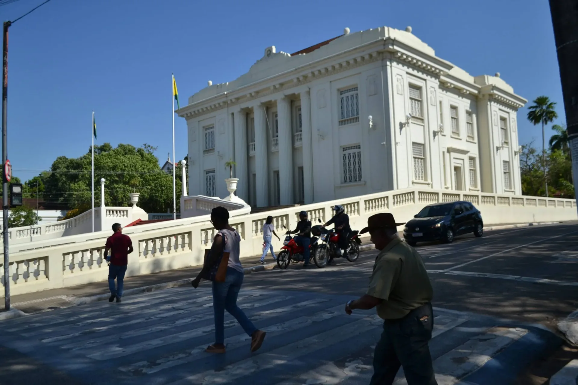 5309 governo transfere feriado do dia da amazonia para a sexta feira 6