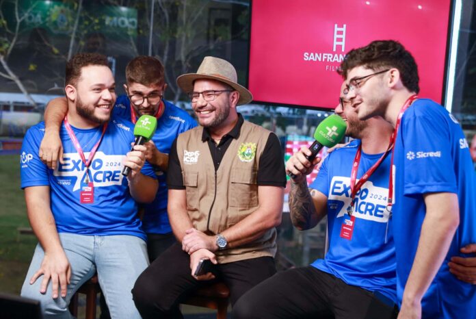 na-segunda-noite-da-expoacre,-governador-concede-entrevistas-e-fala-de-obras,-economia-e-projecoes na-segunda-noite-da-expoacre,-governador-concede-entrevistas-e-fala-de-obras,-economia-e-projecoes