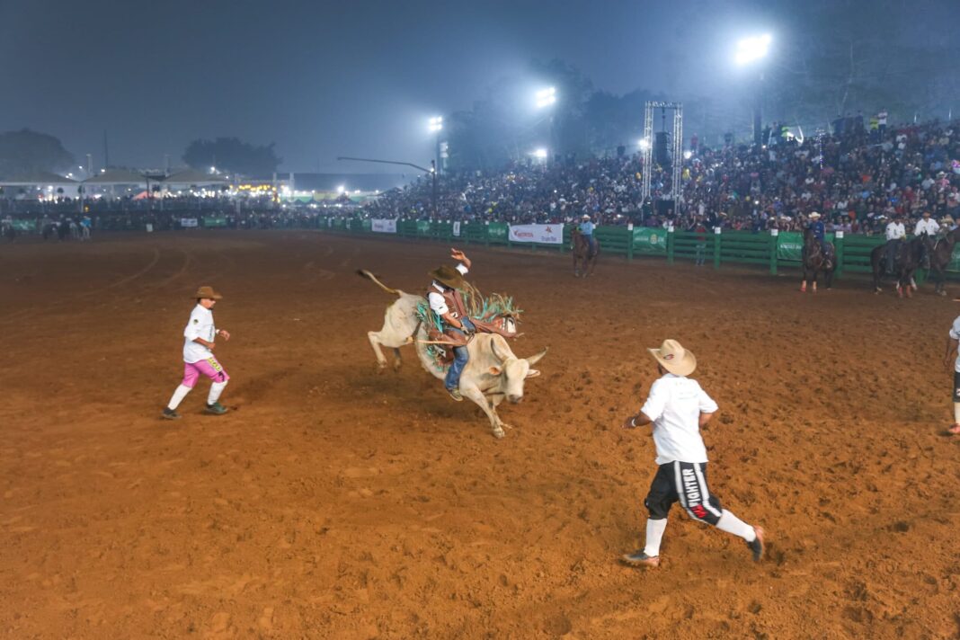 semifinal-agita-arena-e-define-finalistas-do-rodeio-na-expoacre