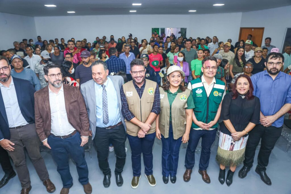 governo-do-acre-beneficia-familias-rurais-com-entrega-de-titulos-na-expoacre