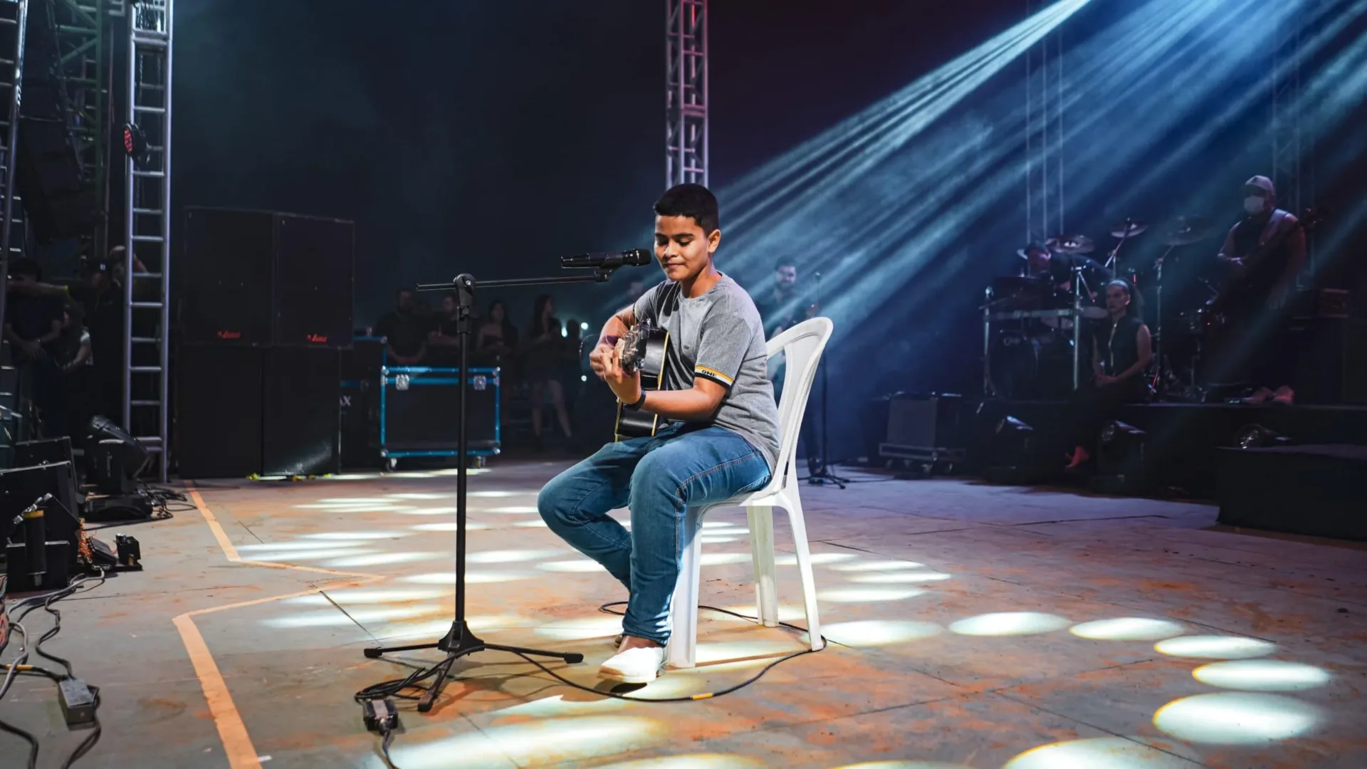 5705 jovem de 13 anos de sena madureira abre show da banda limao com mel na expoacre e um sonho66d88a5b2db8b