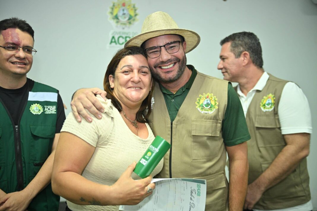 governador-gladson-cameli-entrega-mais-50-titulos-definitivos-de-propriedade-durante-a-expoacre