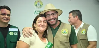 Governador Gladson Cameli entrega mais 50 títulos definitivos de propriedade durante a Expoacre 5894 governador gladson cameli entrega mais 50 titulos definitivos de propriedade durante a expoacre
