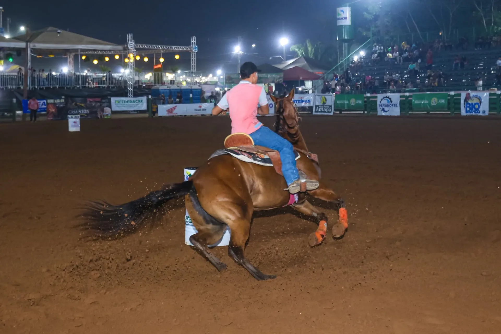 5930 competidores da prova dos tres tambores fazem testes na arena de rodeios da expoacre