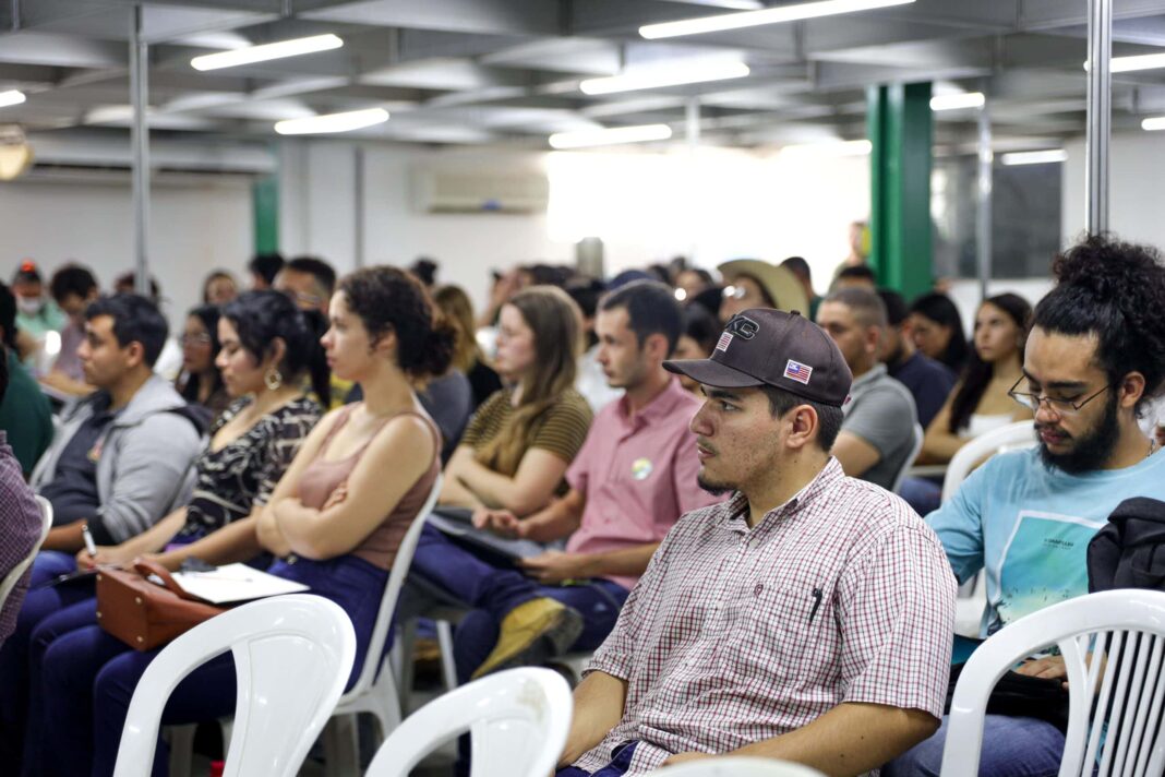 workshops-voltados-para-a-agropecuaria-capacitam-cerca-de-150-pessoas-diariamente-na-expoacre