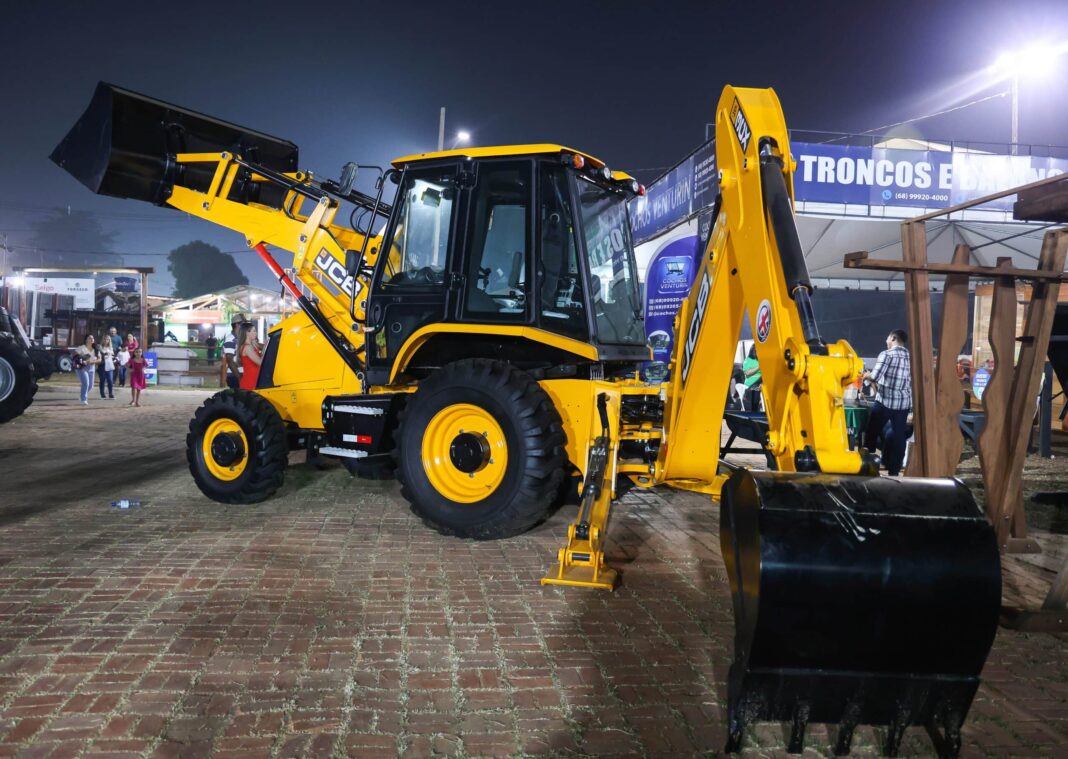 na-expoacre,-exposicao-de-maquinas-e-equipamentos-gera-bons-negocios-e-anima-revendedores-de-rio-branco