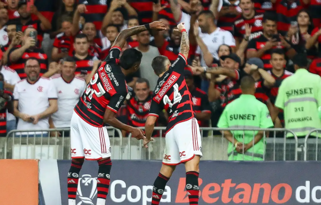 arrascaeta-decide-e-flamengo-avanca-para-semifinal-da-copa-do-brasil