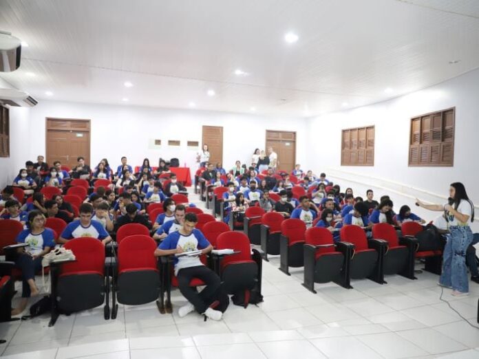 educacao-realiza-pre-enem-legal-para-os-alunos-da-escola-humberto-soares