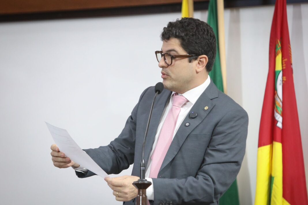 eduardo-ribeiro-pede-urgencia-na-convocacao-do-gabinete-de-crise-para-atender-comunidades-afetadas-pela-seca