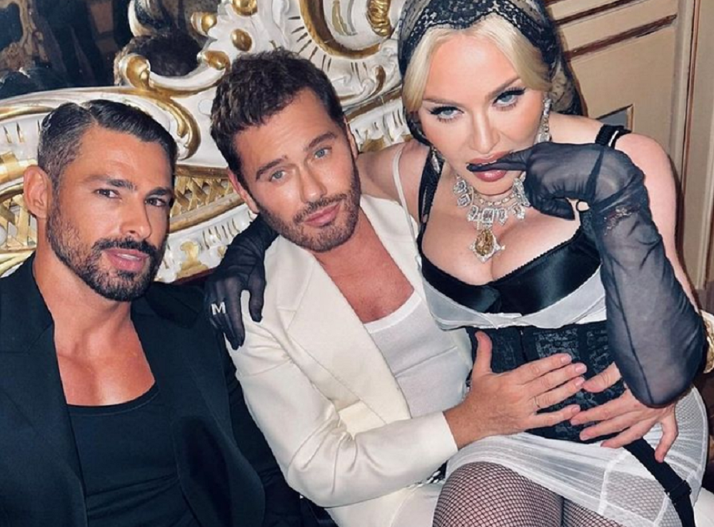 madonna-posta-foto-com-caua-reymond-no-instagram-durante-semana-de-moda-de-milao