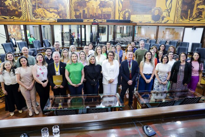 aleac-realiza-sessao-solene-em-homenagem-ao-dia-do-farmaceutico aleac-realiza-sessao-solene-em-homenagem-ao-dia-do-farmaceutico