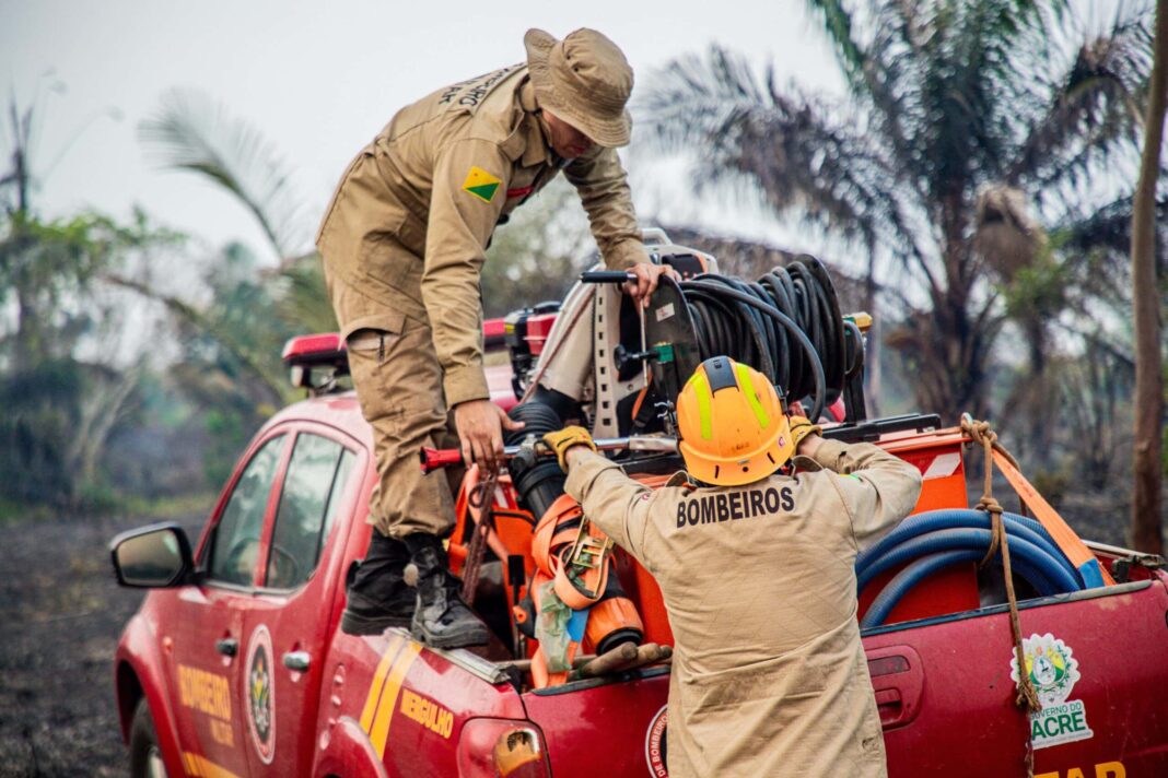 com-apoio-do-governo-federal,-corpo-de-bombeiros-atua-na-operacao fogo controlado