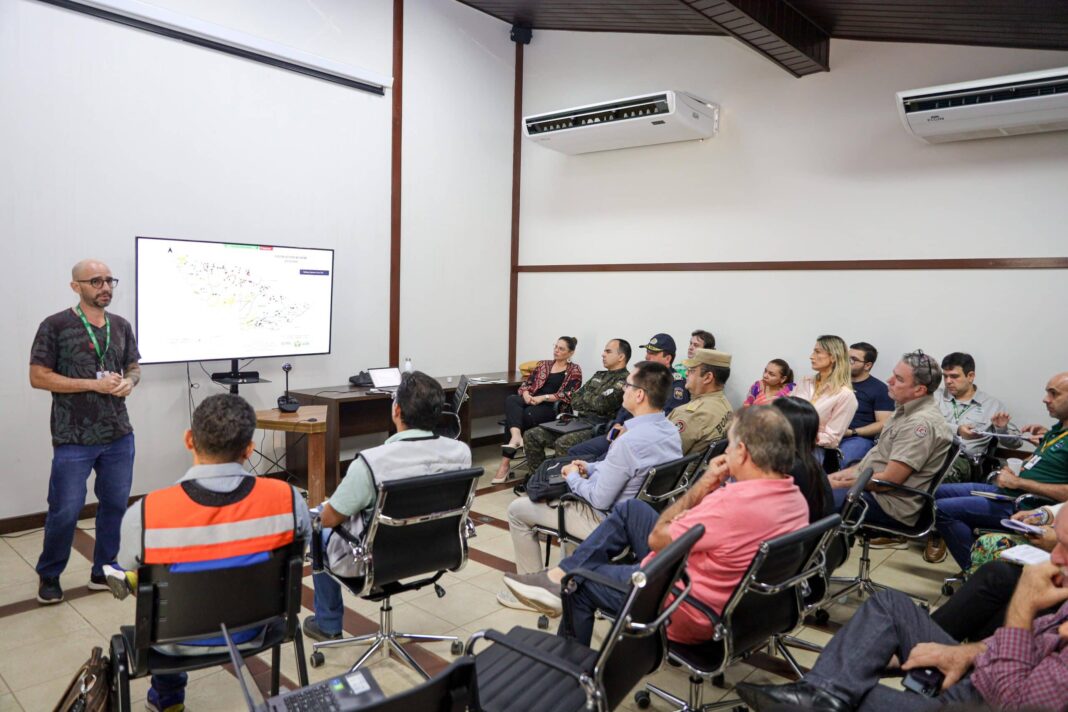 grupo-de-trabalho-do-gabinete-de-crise,-seca-e-estiagem-apresenta-resultados-e-debate-novas-medidas-de-enfrentamento-com-representantes-do-mpac-e-mpf