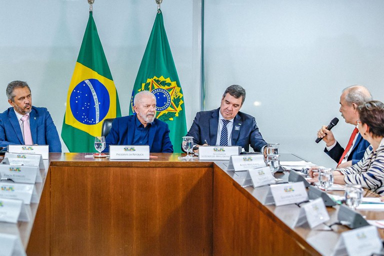 lula-anuncia-r$-3,3-bilhoes-do-bndes-para-obras-do-novo-pac-no-ceara-e-mato-grosso-do-sul