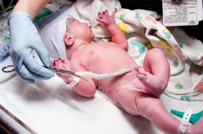 autismo bebe 696x459 2