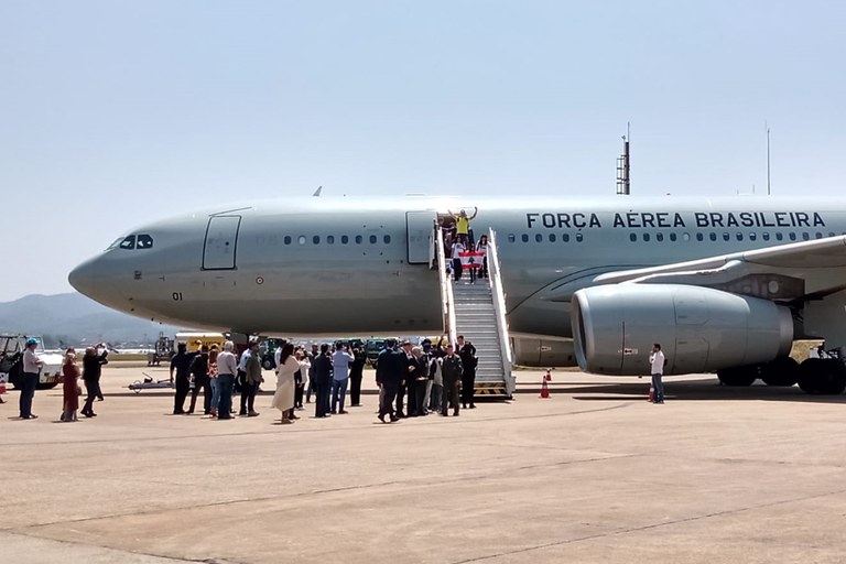 primeiro-voo-com-repatriados-do-libano-pousa-em-sao-paulo-com-229-passageiros-e-tres-pets