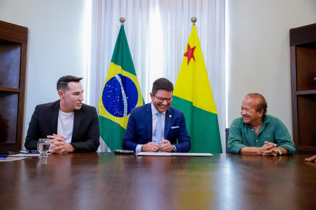 governo-assina-convenio-com-a-federacao-de-futebol-do-acre-e-destina-r$-1,5-milhao-de-recursos-para-clubes-acreanos