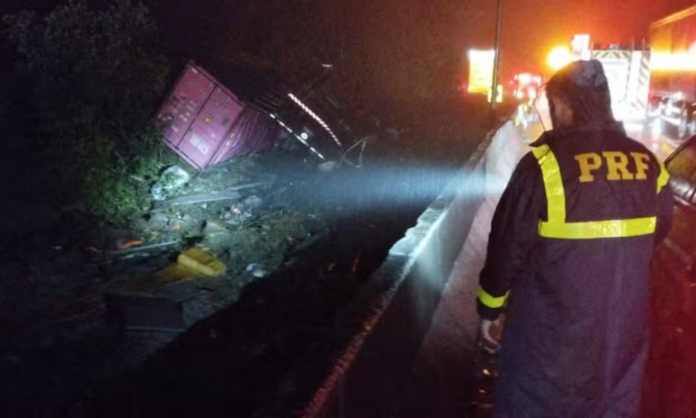 nove-membros-de-equipe-gaucha-morrem-em-acidente-no-parana nove-membros-de-equipe-gaucha-morrem-em-acidente-no-parana