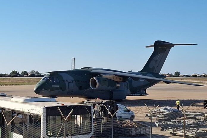 decola-do-libano-setimo-voo-da-operacao-raizes-do-cedro,-com-82-passageiros-e-um-pet decola-do-libano-setimo-voo-da-operacao-raizes-do-cedro,-com-82-passageiros-e-um-pet