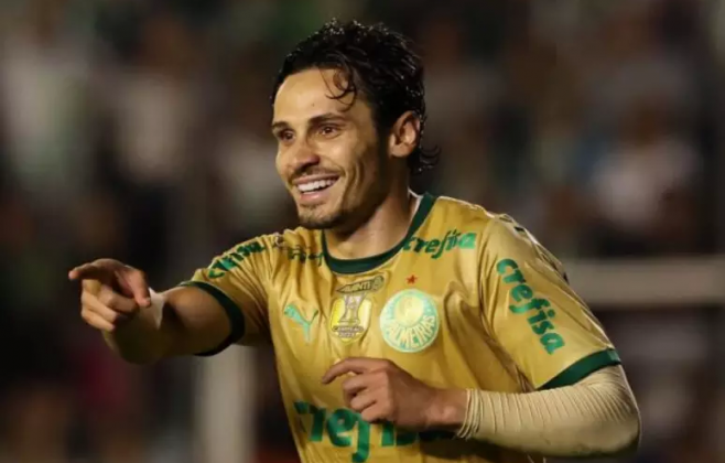 palmeiras-bate-o-juventude-com-hat-trick-de-raphael-veiga,-o-primeiro-do-brasileirao