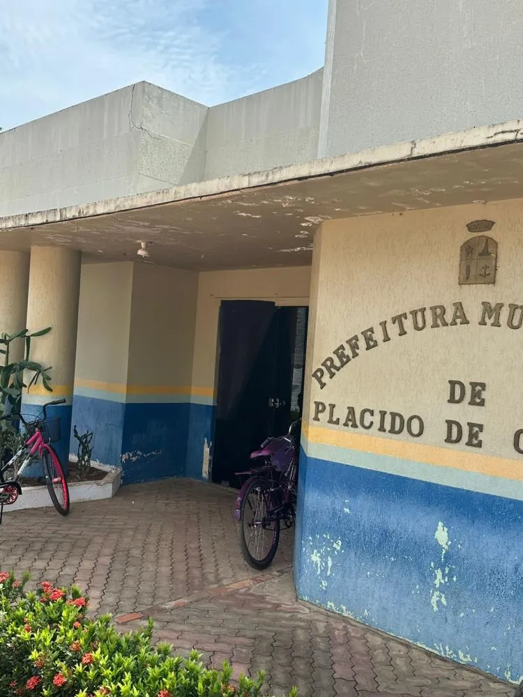 prefeitura-de-placido-de-castro-suspende-aulas-nesta-segunda-(21)-e-decreta-luto-oficial-de-3-dias-pela-morte-do-professor-joao-luiz,-ex-diretor-da-escola-joao-ricardo-de-freitas