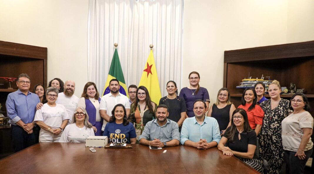 no-palacio-rio-branco,-governadora-em-exercicio-mailza-assis-recebe-secretarios-de-educacao-de-todo-o-brasil