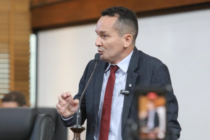 adailton-cruz-cobra-justica-para-vitima-de-violencia-em-feijo-e-defende-atuacao-de-enfermeiros adailton-cruz-cobra-justica-para-vitima-de-violencia-em-feijo-e-defende-atuacao-de-enfermeiros