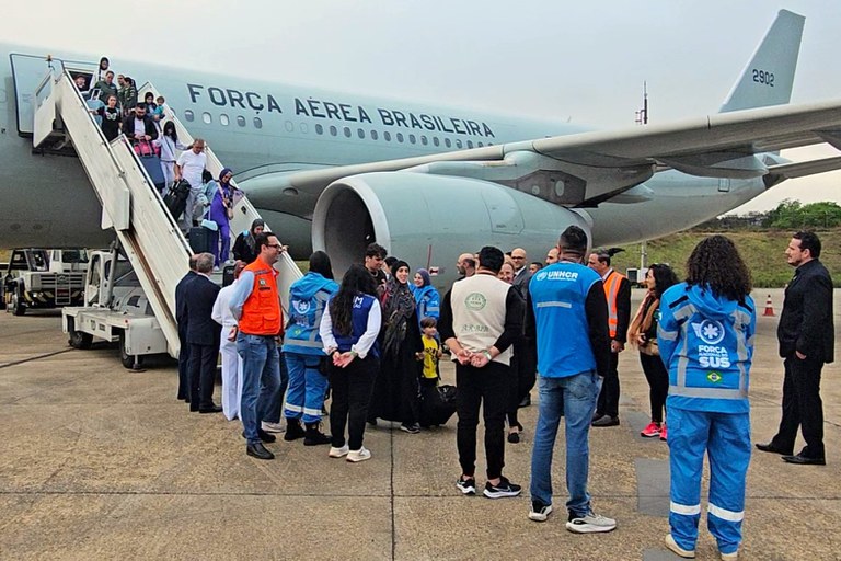 novo-voo-da-operacao-raizes-do-cedro-pousa-em-guarulhos-com-221-passageiros-a-bordo