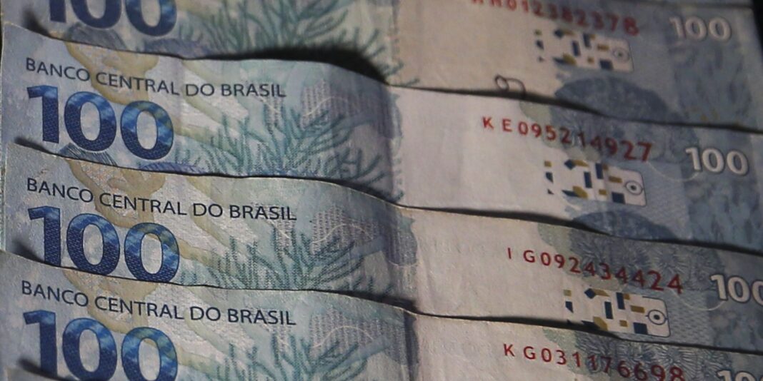 juros-do-cartao-de-credito-rotativo-sobem-para-438,4%-ao-ano